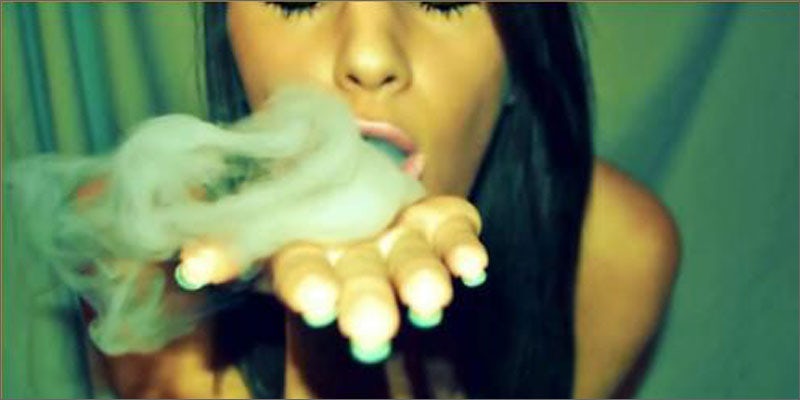 2 reasons girls smoke are best smoke 5 Reasons Why Girls Who Smoke Weed Are The Best