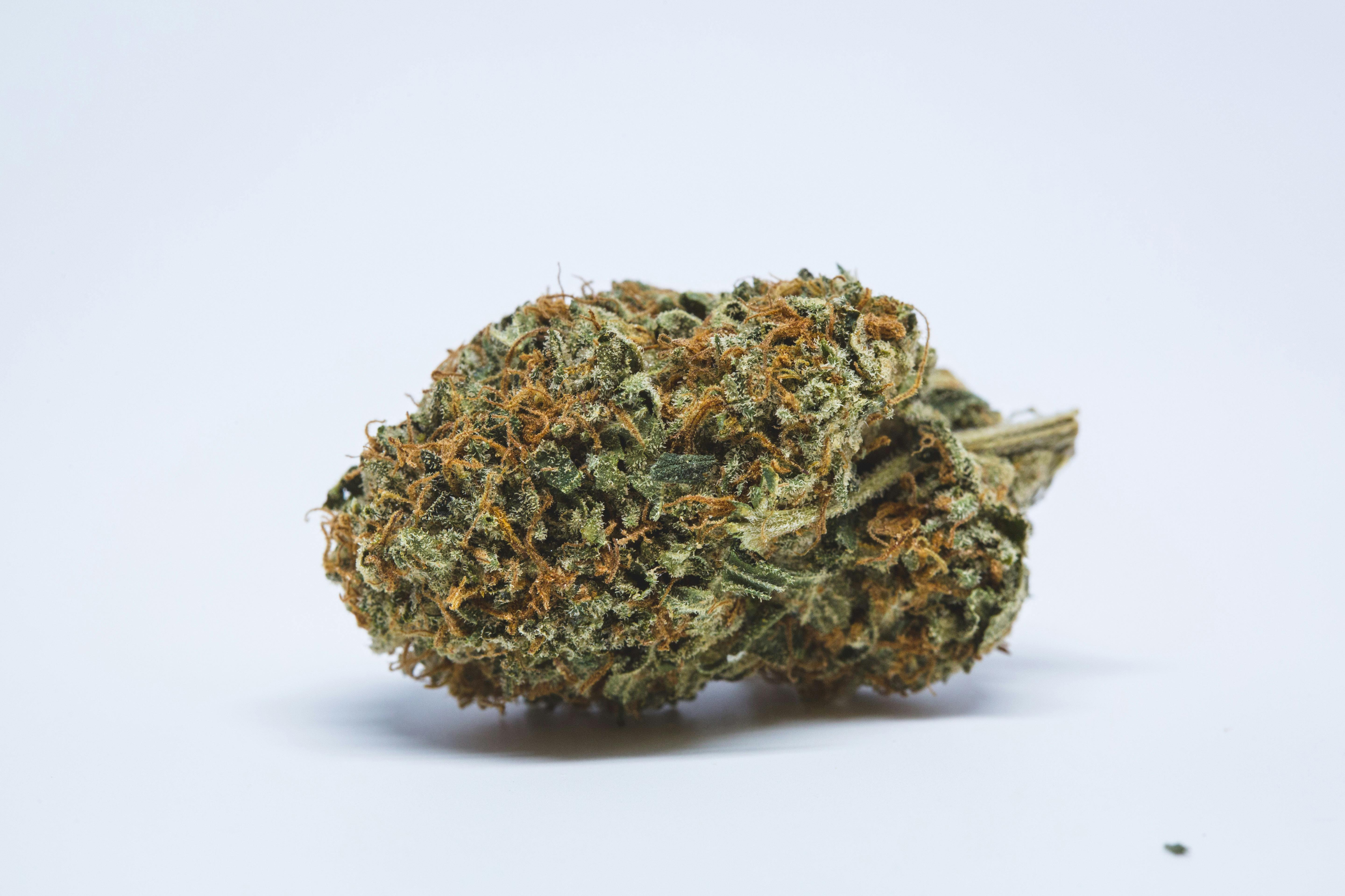 Snowcap Weed; Snowcap Cannabis Strain; Snowcap Hybrid Marijuana Strain