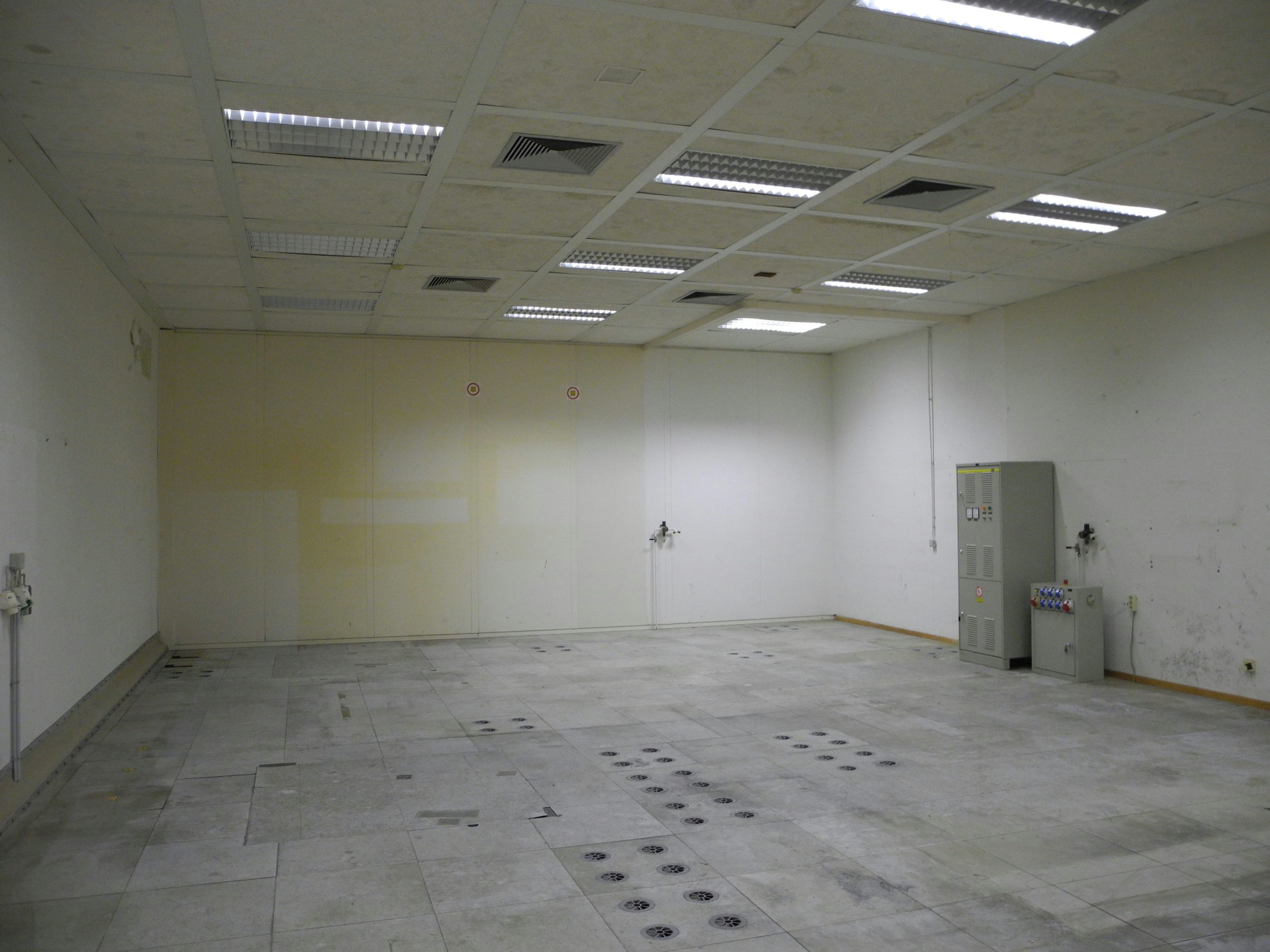 DSCN8489 Europes Largest Weed Farm Is In A Bunker That Could Survive The Apocalypse