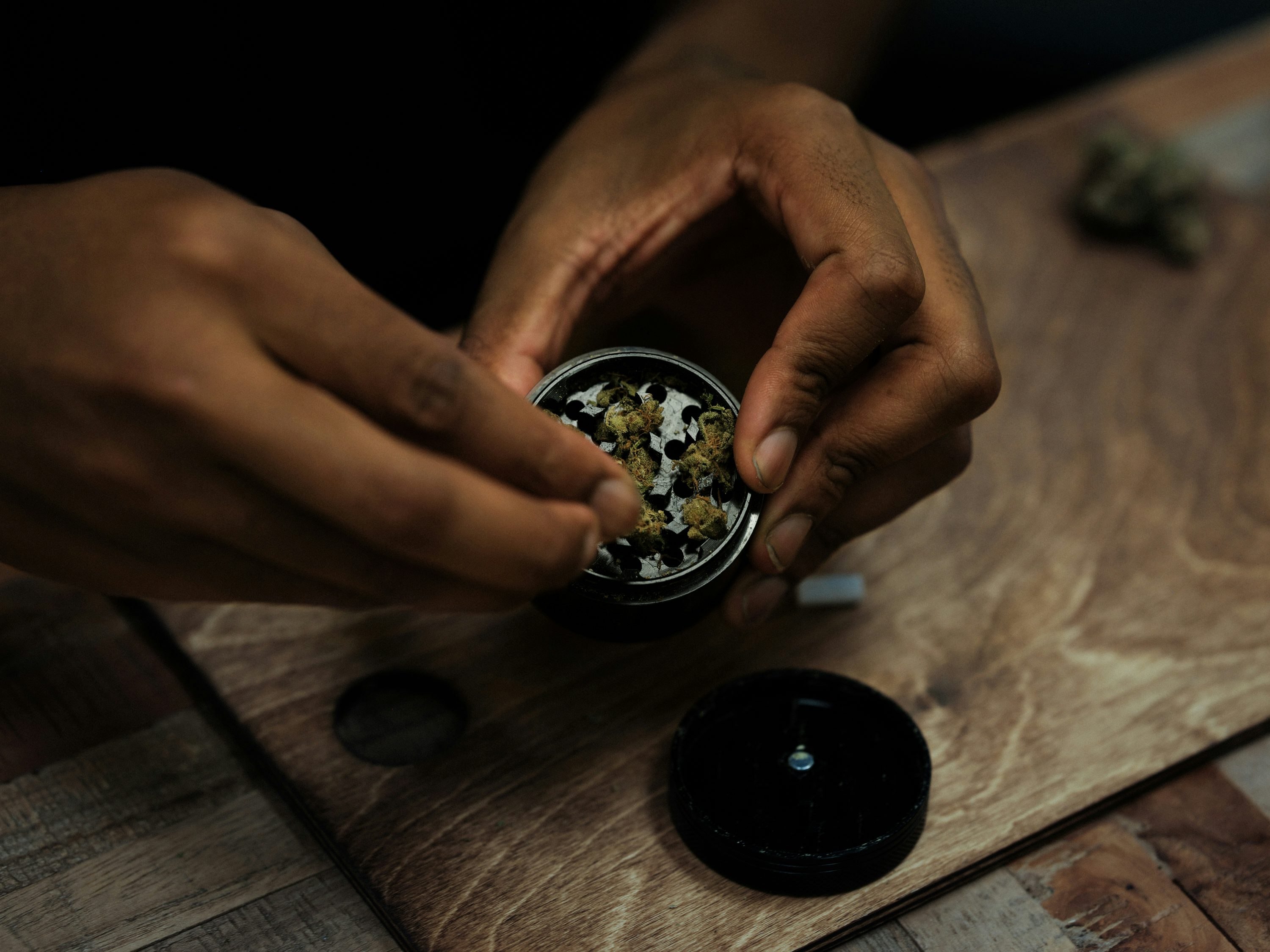 How to roll a joint 1 of 9 How to Roll a Joint That is Perfect in Every Way