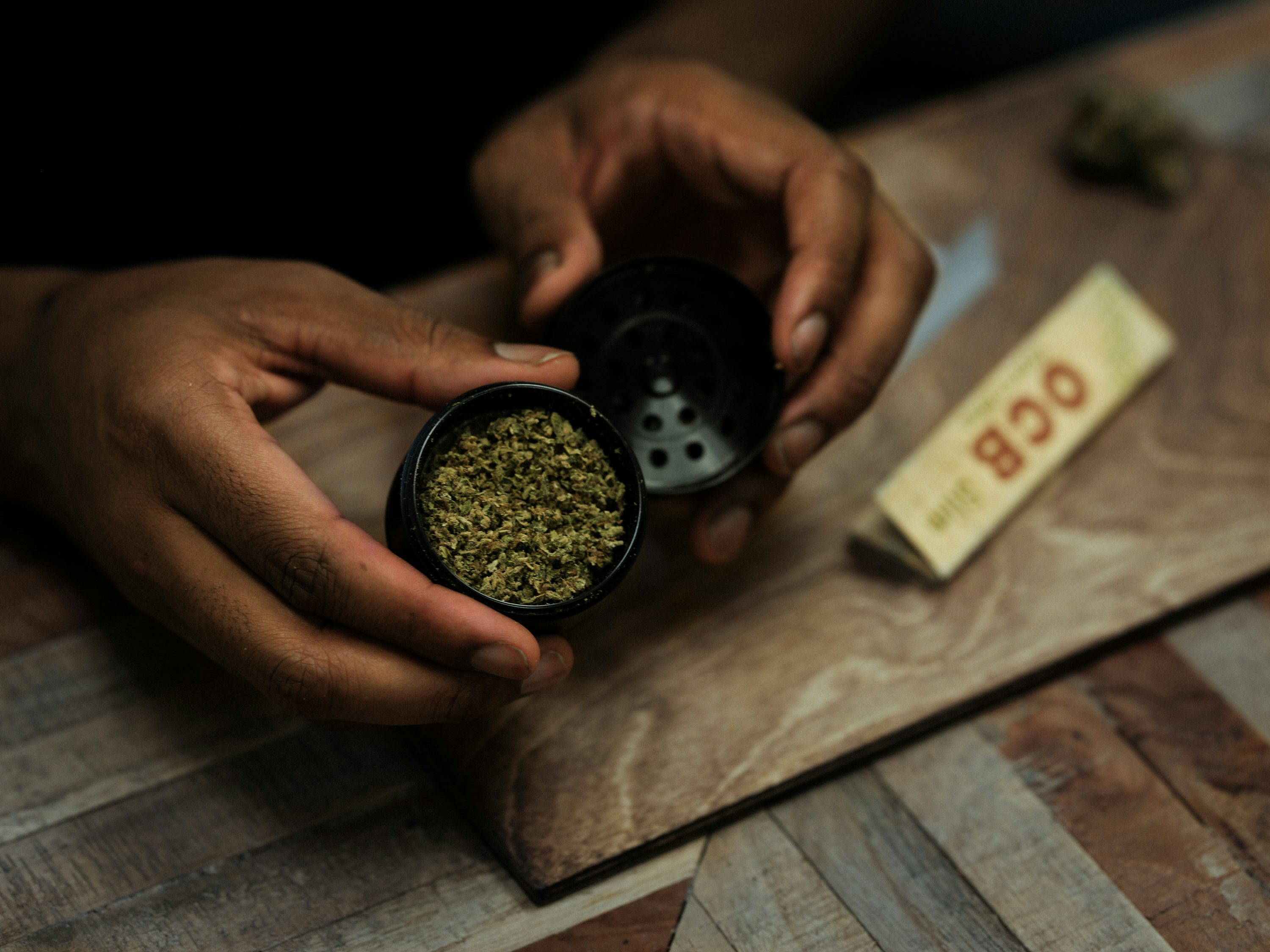 How to roll a joint 2 of 9 How to Roll a Joint That is Perfect in Every Way