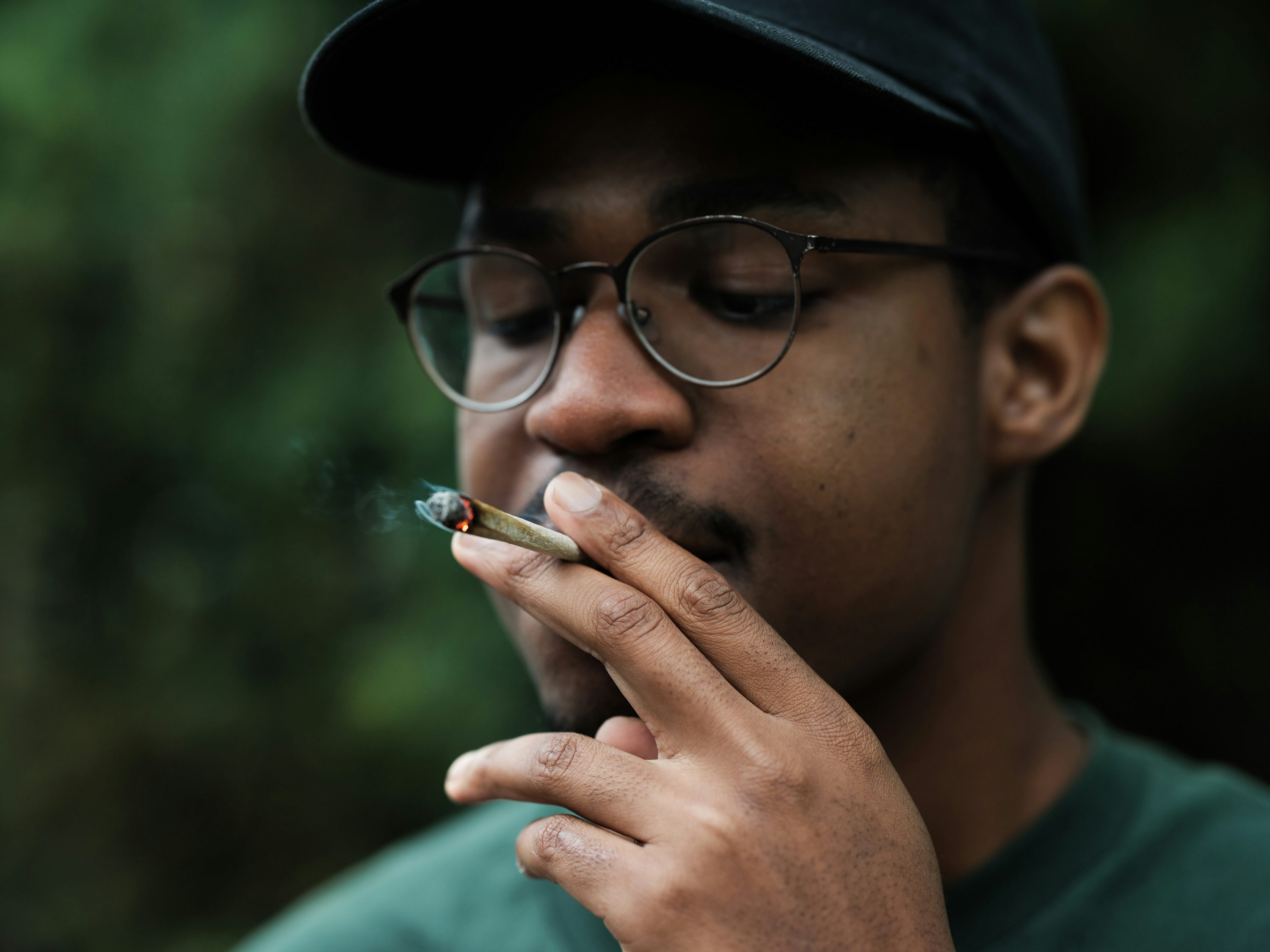 How to roll a joint 4007 How to Roll a Joint That is Perfect in Every Way