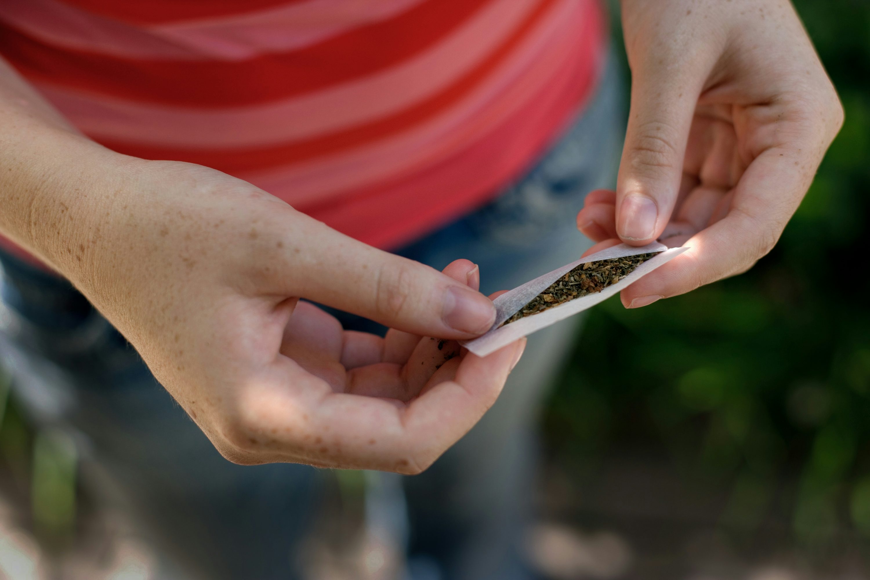 How to roll a joint 85775209 How to Roll a Joint That is Perfect in Every Way