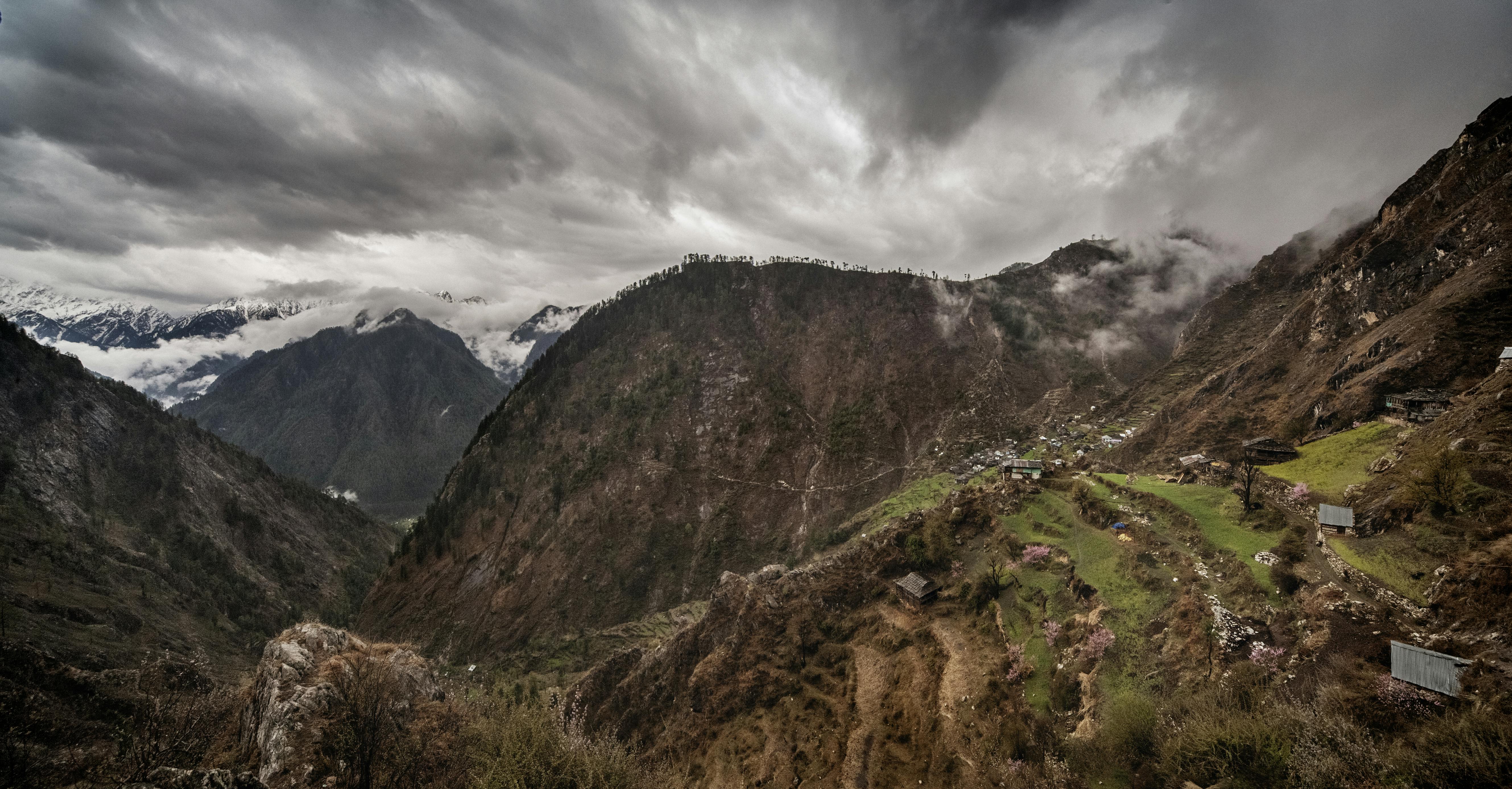 Panoramica senza titolo 1 Deep in the Himalayas, a village tries to grow amidst ban