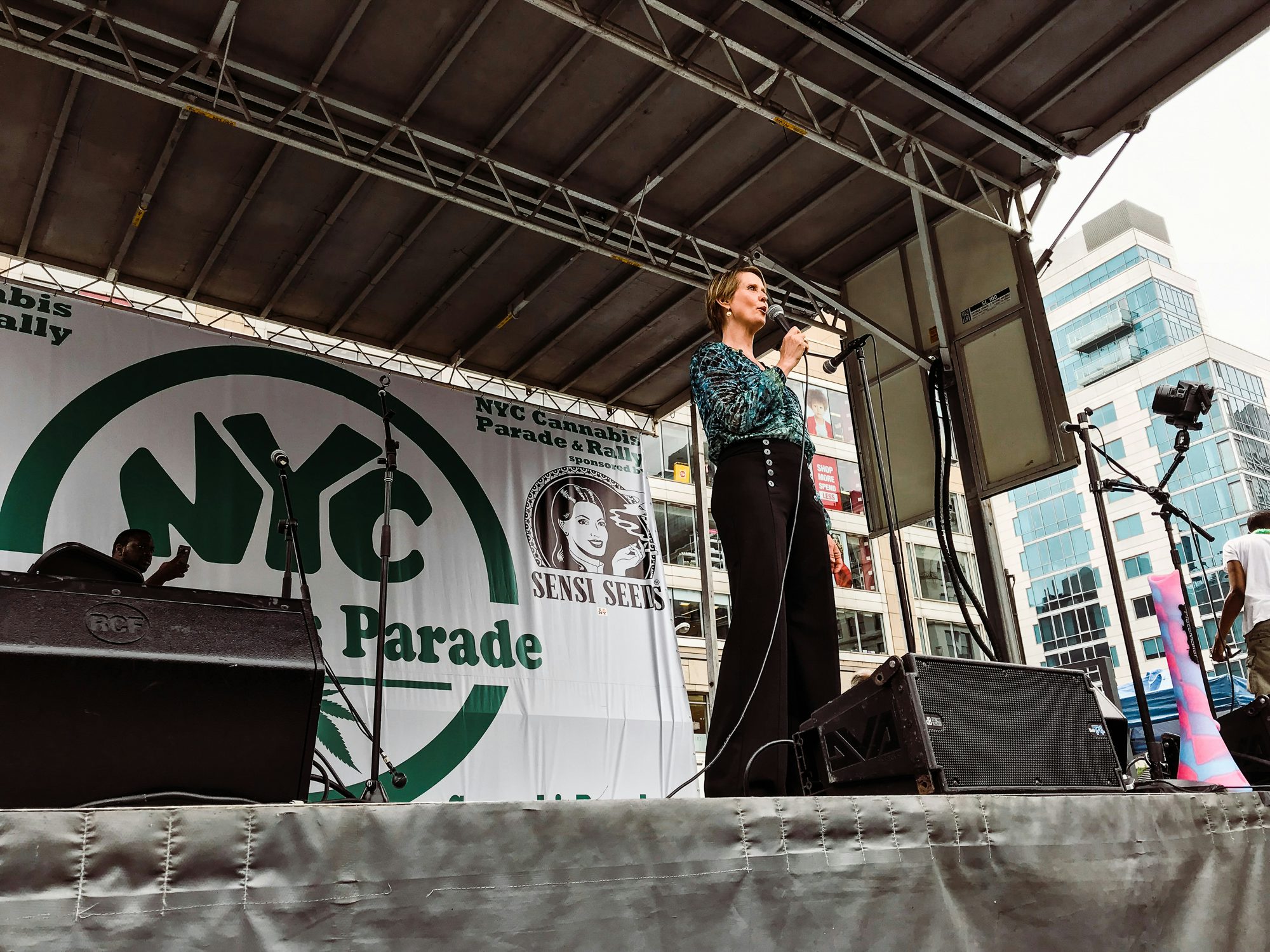 IMG 1077 Study Confirms That Alcohol And Tobacco Are Way More Dangerous Than Cannabis