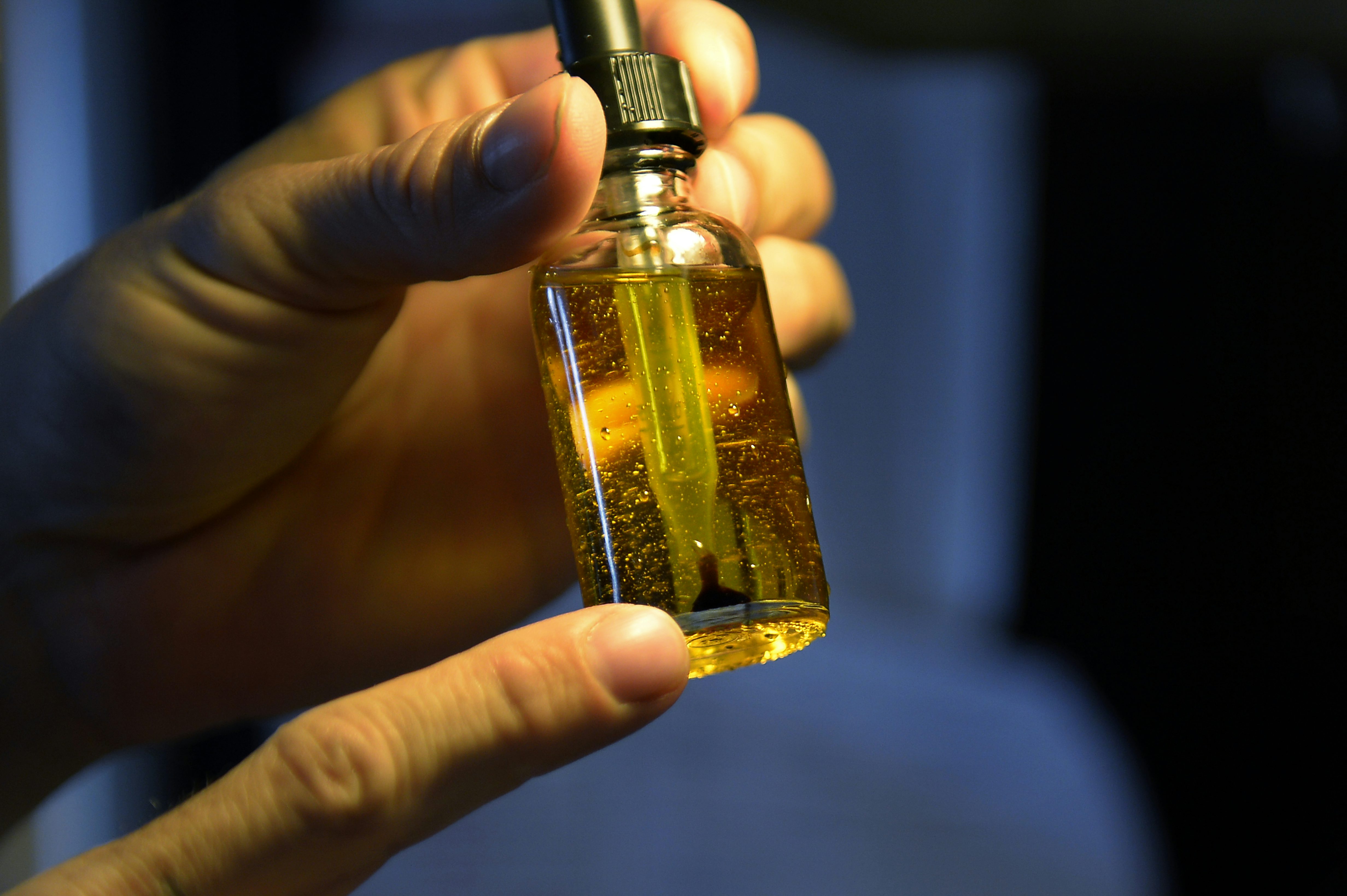 GettyImages 460572282 U.S. Officials Urge States To Regulate Synthetic CBD Oil After Poisoning Cases
