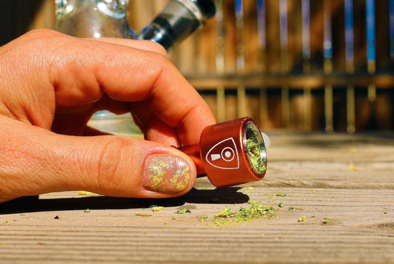 Captura de Pantalla 2022 04 25 a las 16.29.58 Invincibowl Makes Smoking Weed On Adventures Worriless