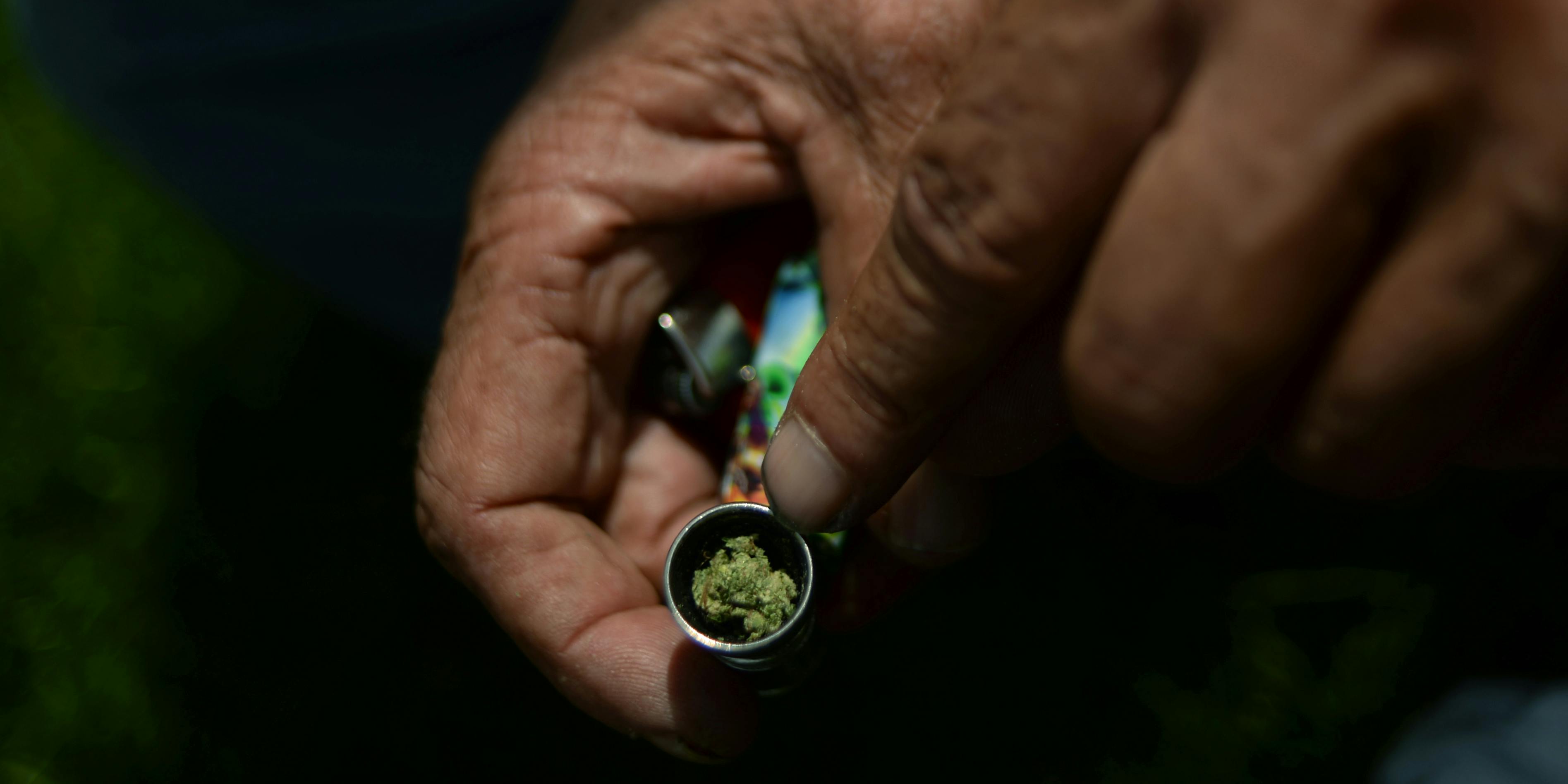 Man demonstrates less than an ounce of weed -- the amount that recently got a Georgia man sentenced to a year in prison