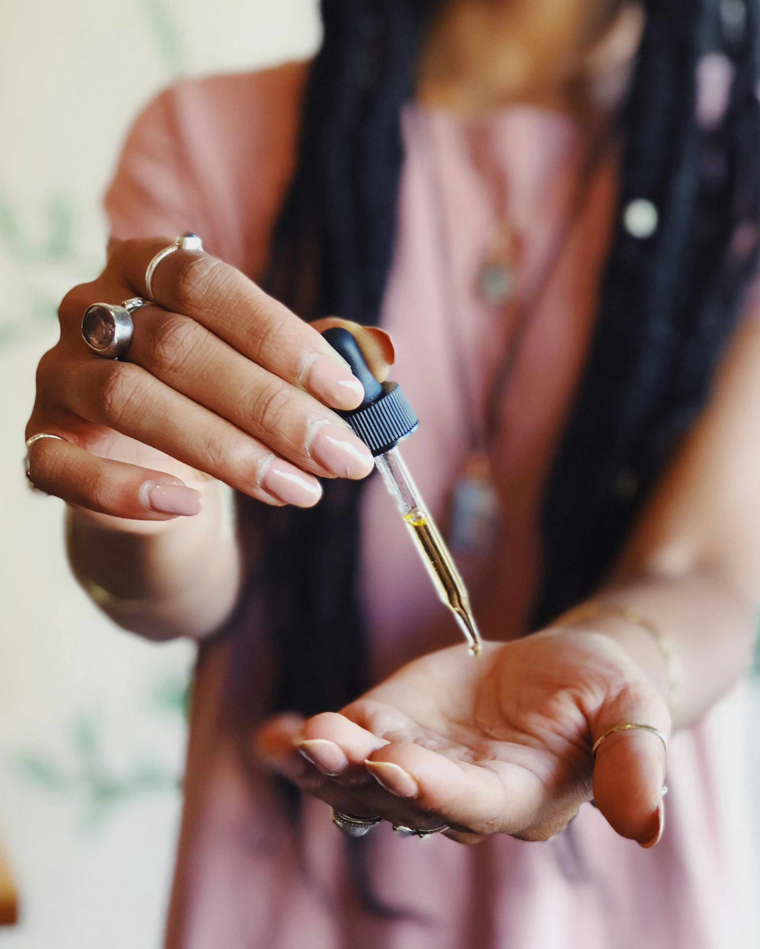 7 Reasons to Use CBD for Women Under 301 7 Reasons to Use CBD for Women Under 30