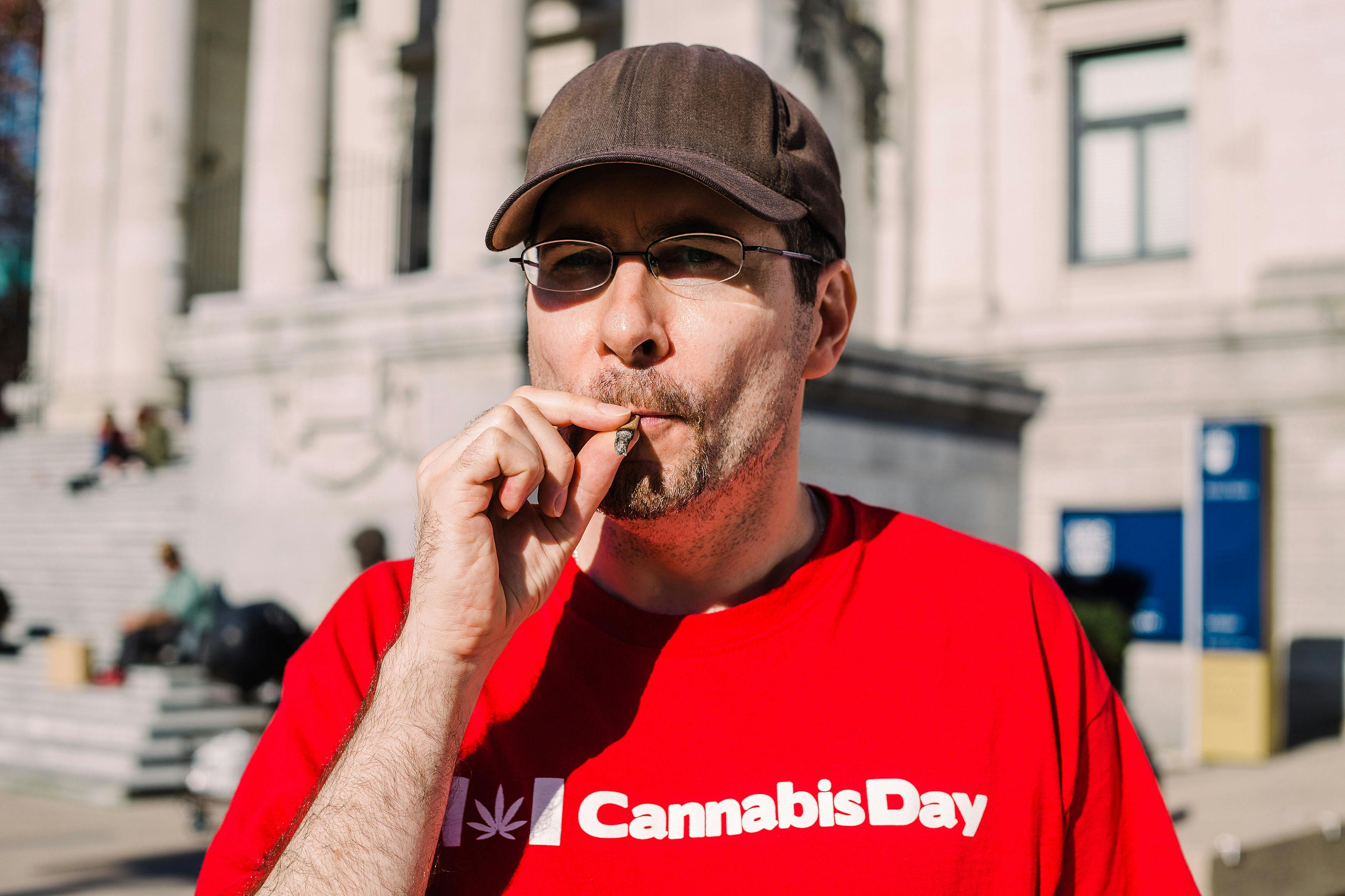 2Meet The People Being Hurt By Canadian Legalization4 Watch Snoop Dogg Smoke A Blunt In Front Of The White House