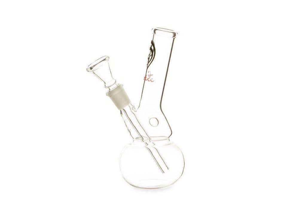 A Complete Guide to All the Best Bongs on the Market