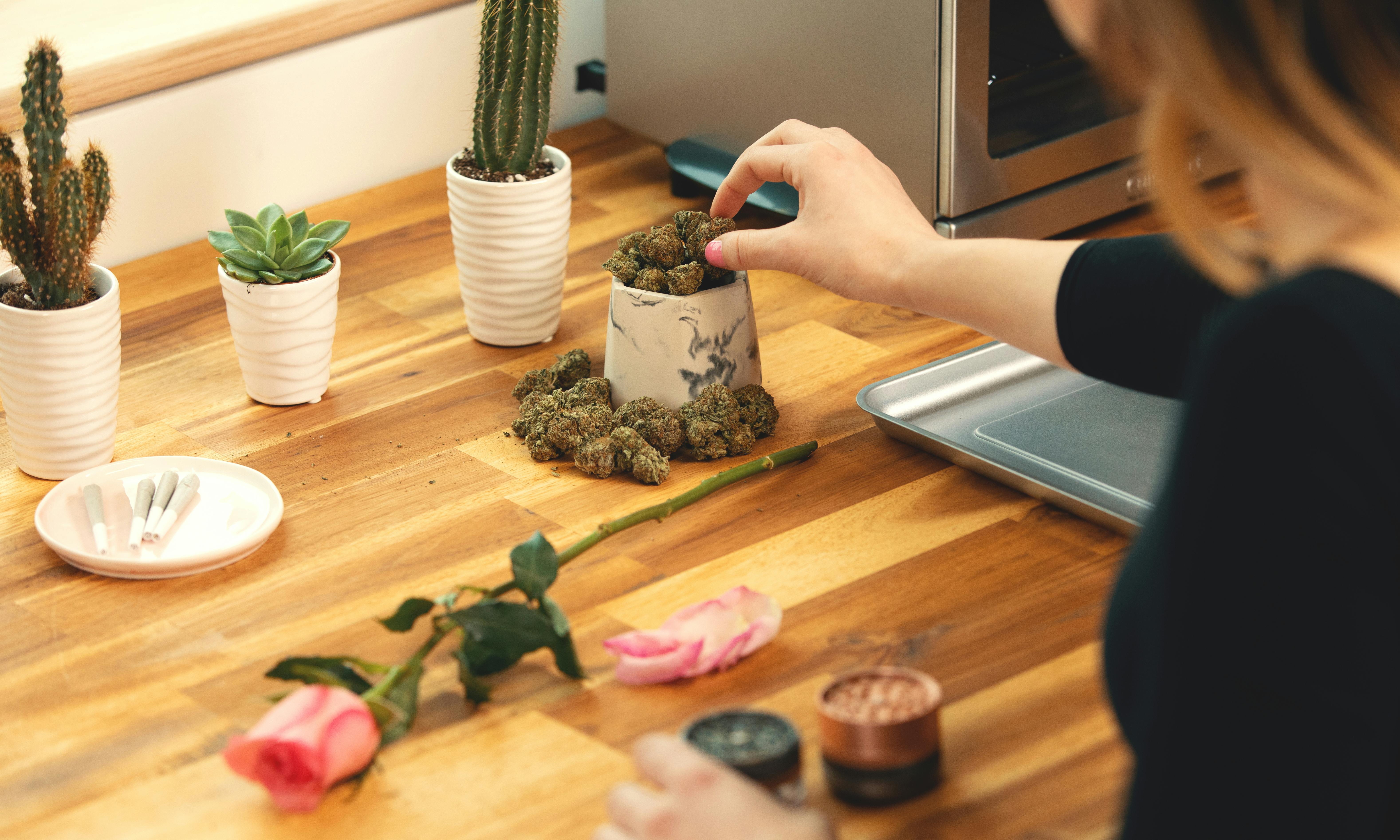 How to Roll a Rose Blunt That is PicturePerfect Herb