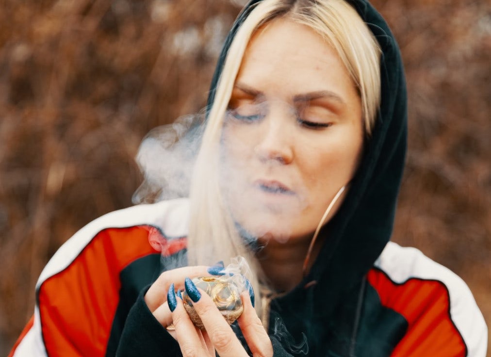 Captura de pantalla 2025 08 08 190811 Heres How To Smoke Bubble Hash For A Solvent Free Concentrate High