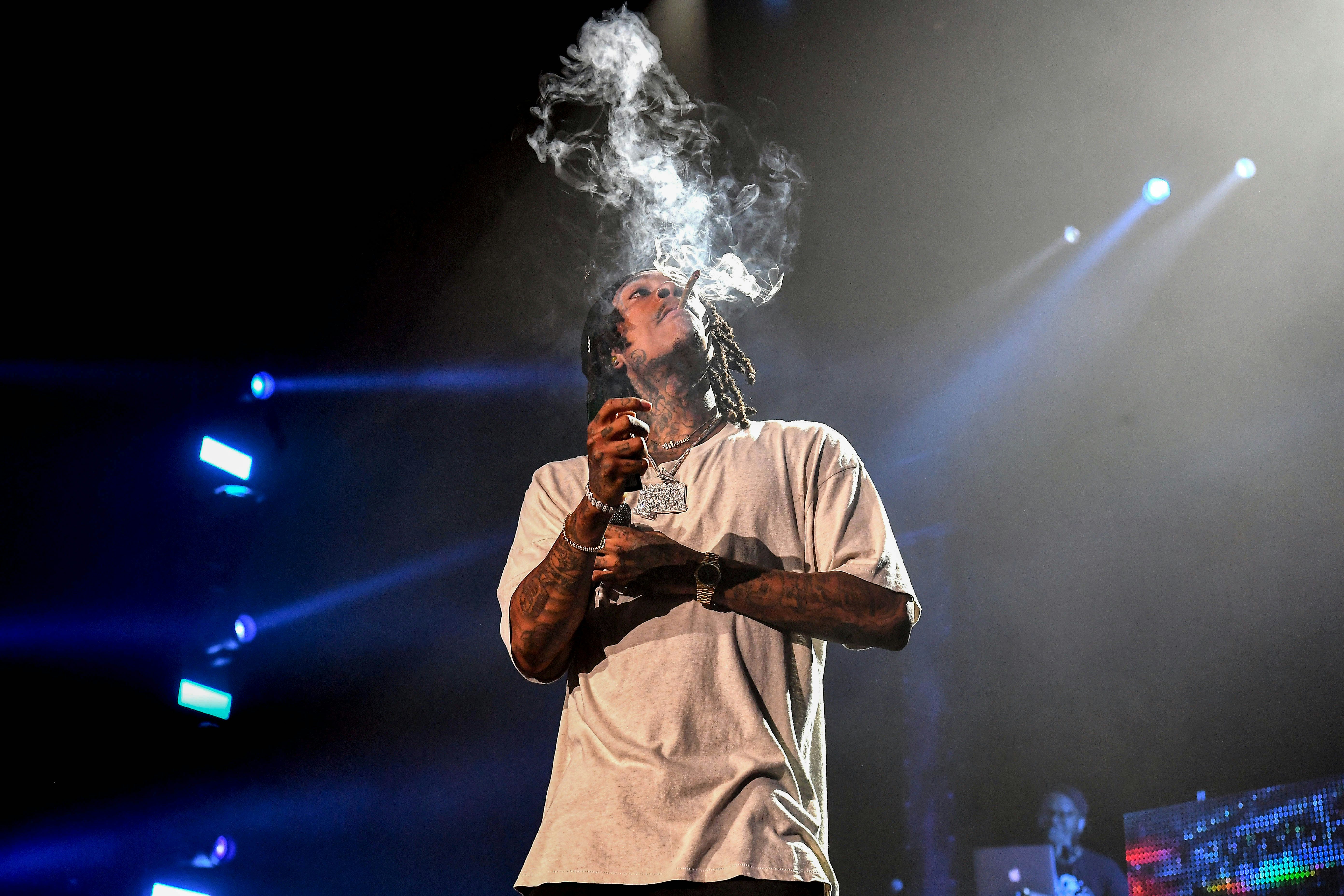 Do Wiz Khalifas Cannabis Tips Still Hold Up Four Years Later1 Wiz Khalifa Hot Boxes Dressing Room; Boots Shiggy For Coughing