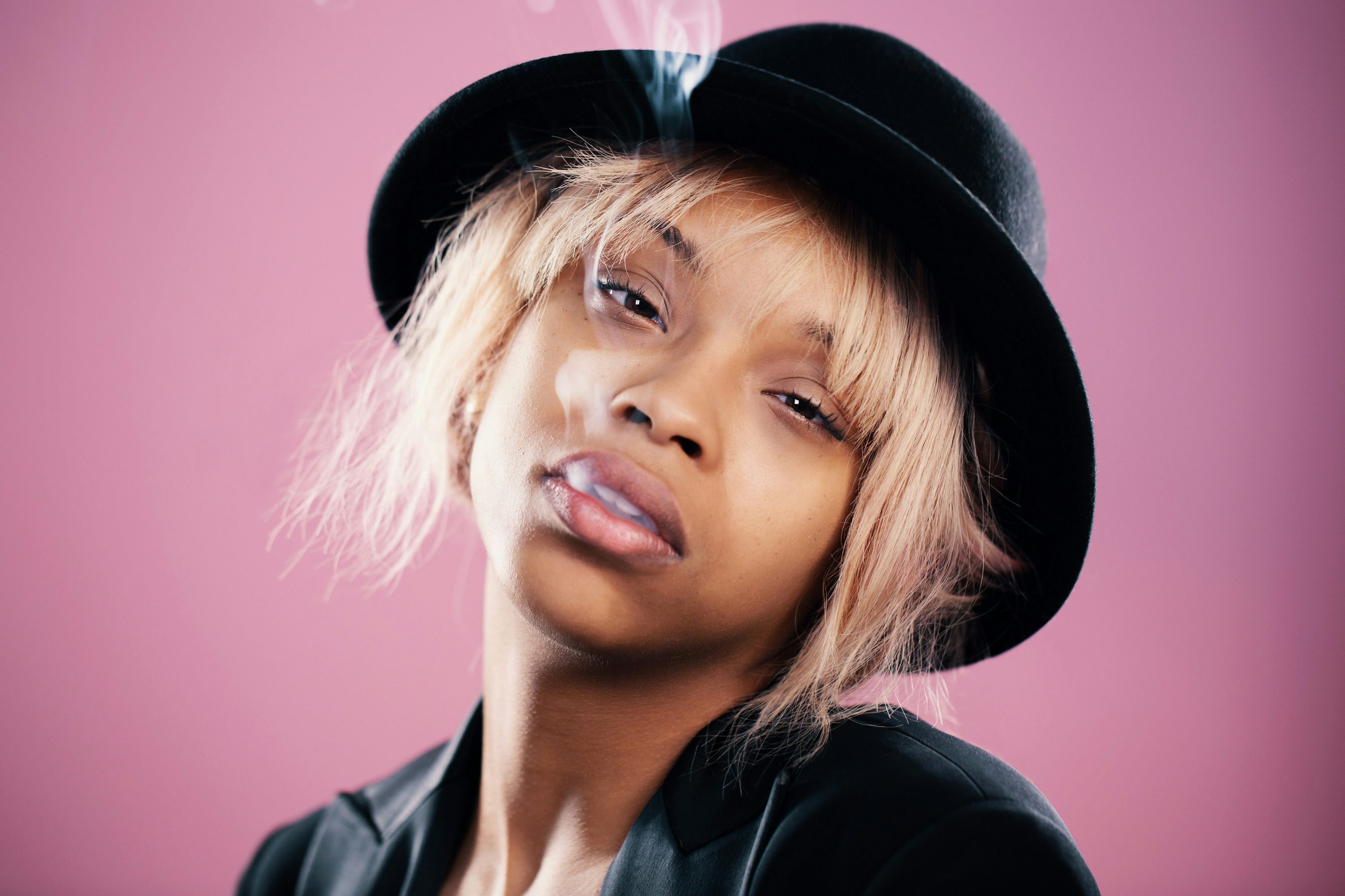 womenweed 1 Wiz Khalifa Hot Boxes Dressing Room; Boots Shiggy For Coughing