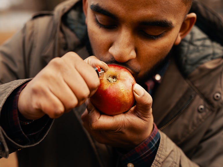 how to make an apple pipe