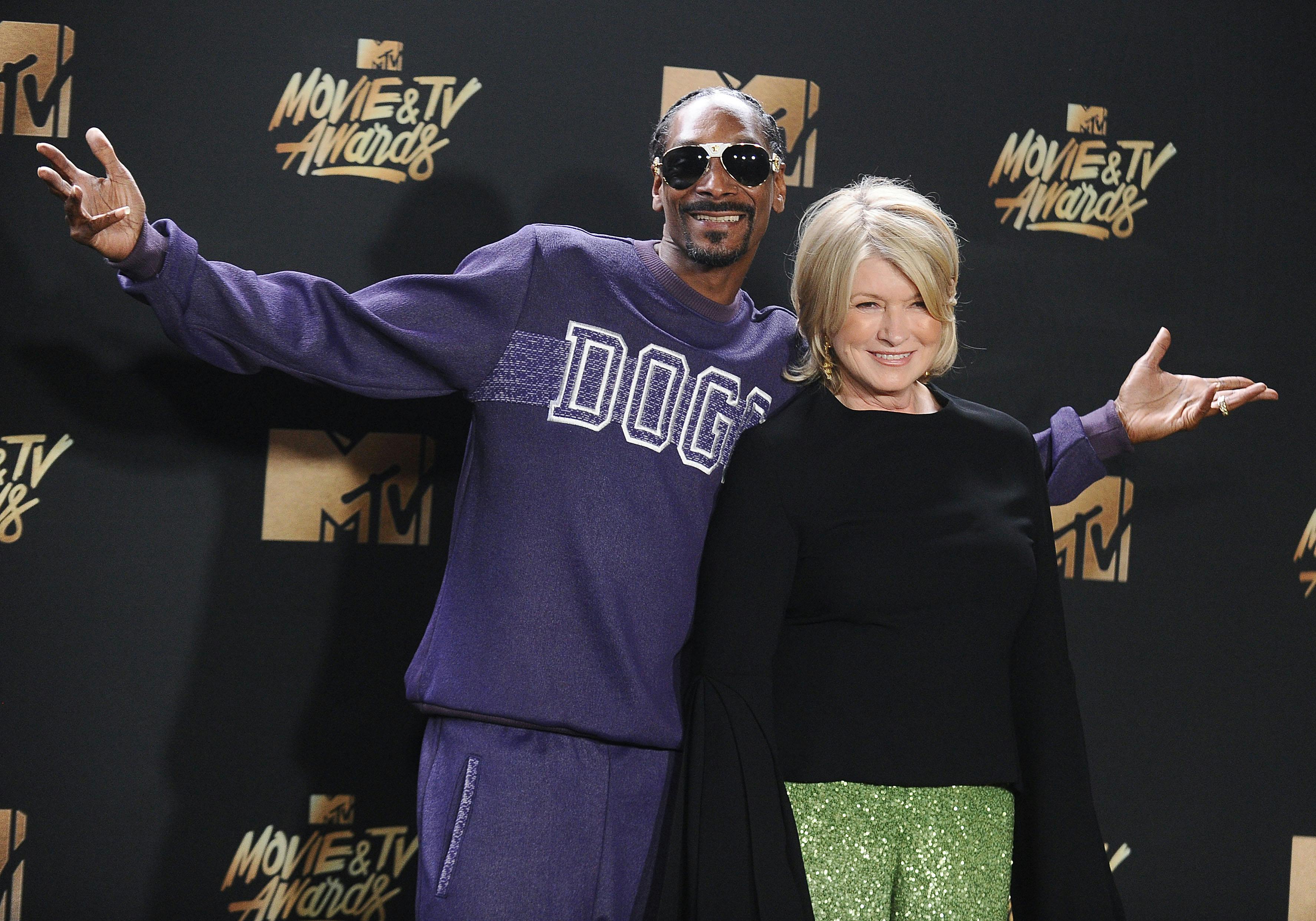 Martha Stewart and Snoop Dogg pose together