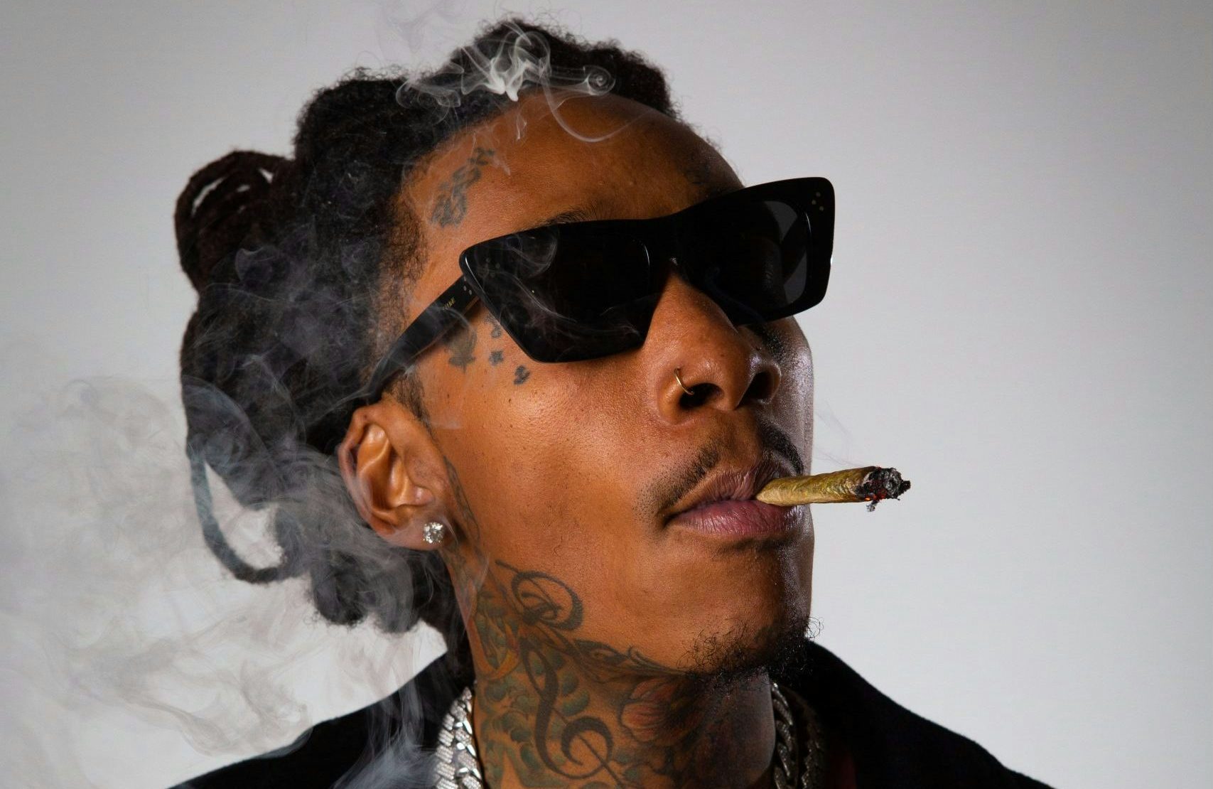 honeysuckle magazine samclong  wizkhalifa62 scaled e1654483811384 Smoke Like Wiz Khalifa: These Are The Rolling Papers Wiz Khalifa Uses
